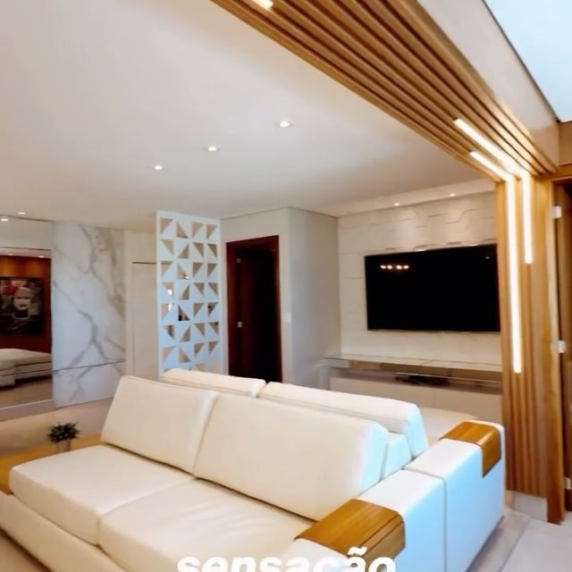 Não é pra qualquer um.
3 suítes no Jardim Goiás, andar alto e pronto pra morar.
Mas o diferencial… você só entende entrando.
Imóveis assim não ficam disponíveis por muito tempo.
Chama no direct antes que saia do mercado. 
.
#goiânia #federalimóveis #imobiliariagoiania #aluguelgoiania #imoveisgoiania