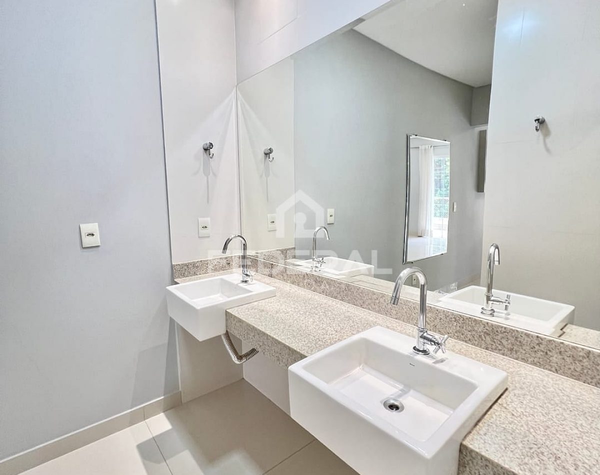 img_37821764163121833-2