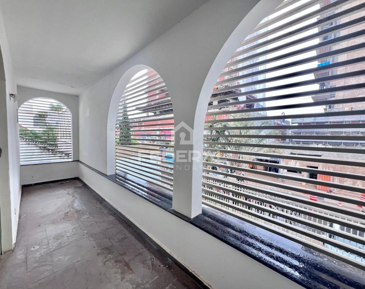 img_65831772741149989-2