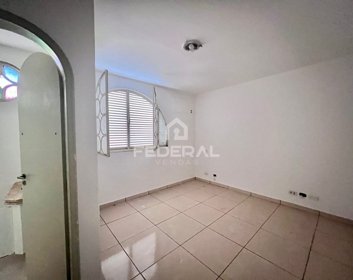 img_65861772741150264-2