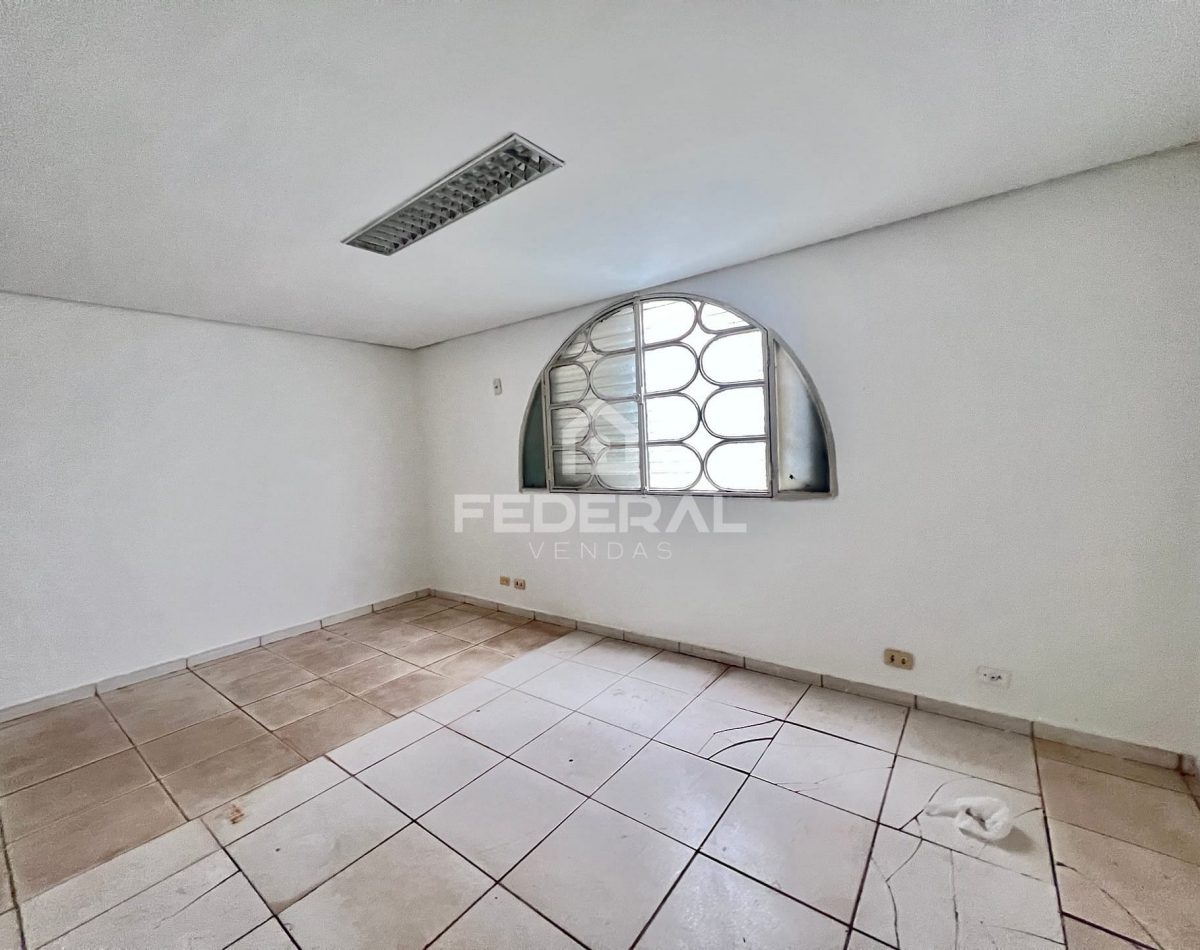 img_65971772741150016-2