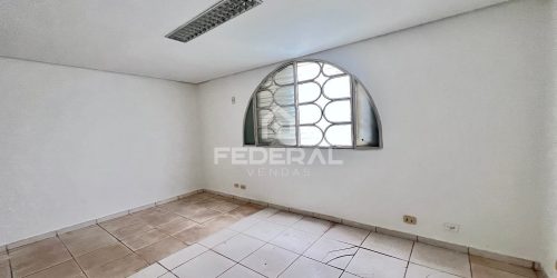 img_65971772741150016